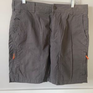 Men’s Orvis utility short in warm grey